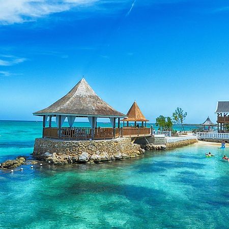 Seagarden Beach Resort Teluk Montego Bagian luar foto