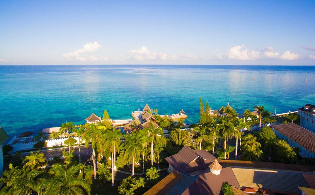 Seagarden Beach Resort Teluk Montego Bagian luar foto
