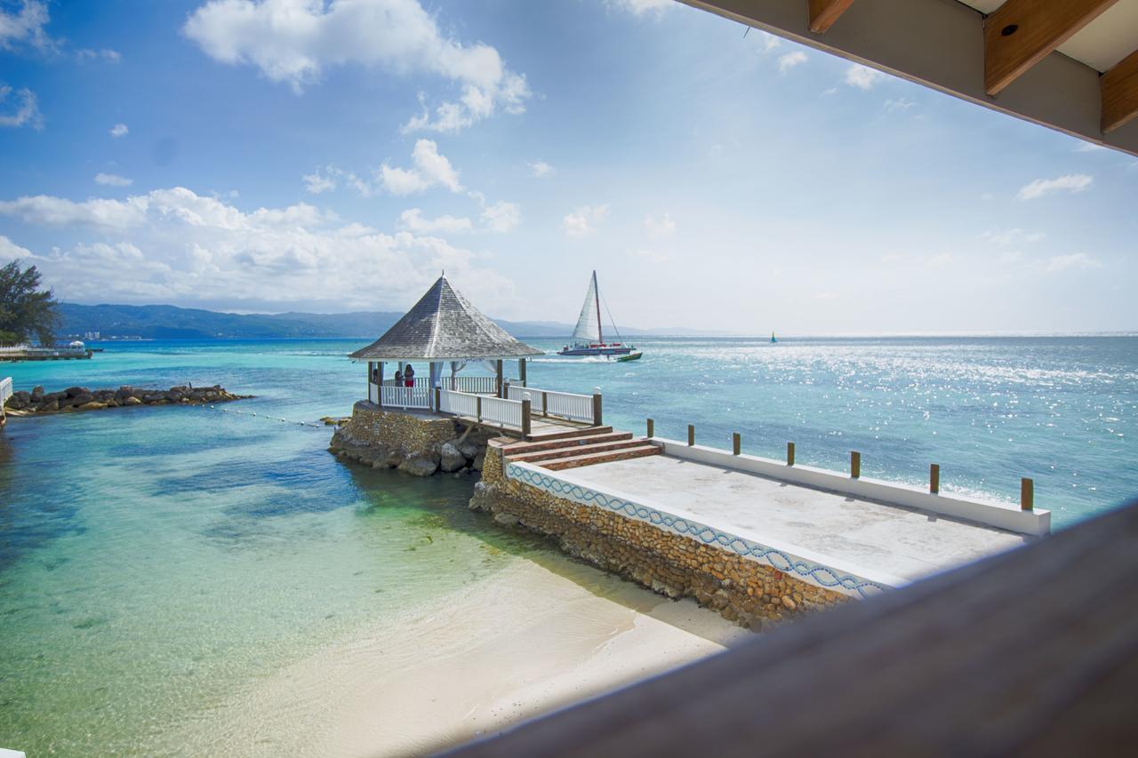 Seagarden Beach Resort Teluk Montego Bagian luar foto