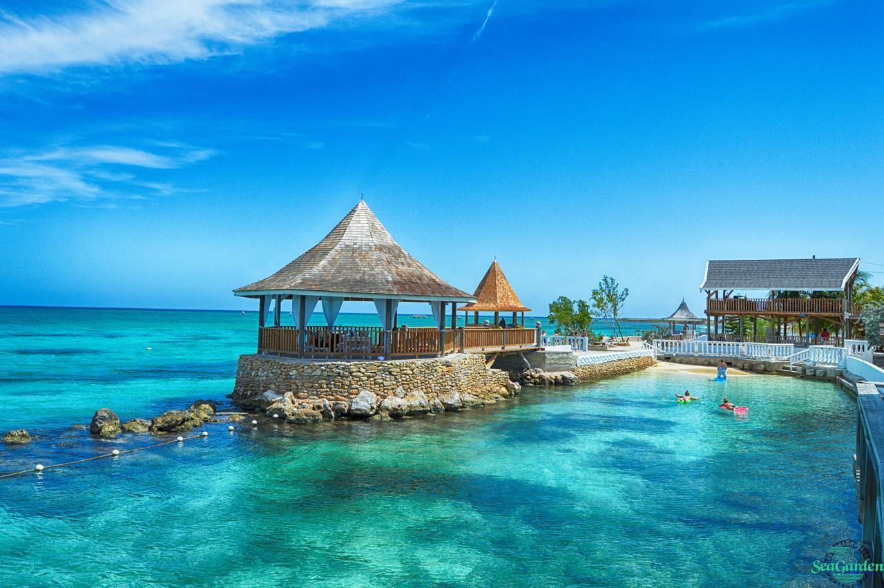 Seagarden Beach Resort Teluk Montego Bagian luar foto