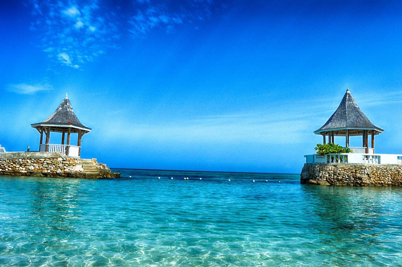 Seagarden Beach Resort Teluk Montego Bagian luar foto