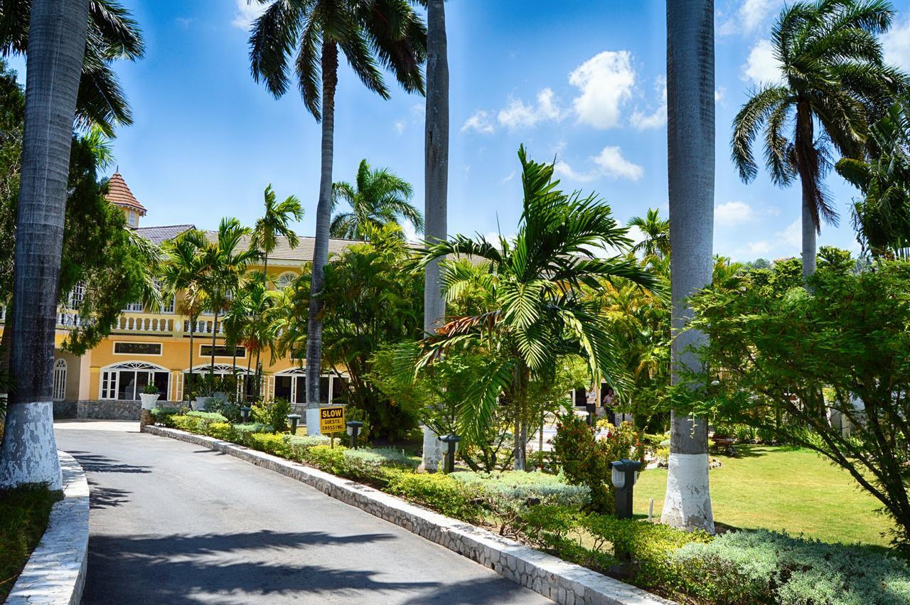 Seagarden Beach Resort Teluk Montego Bagian luar foto