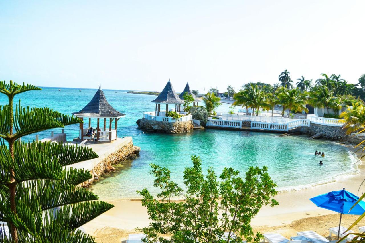 Seagarden Beach Resort Teluk Montego Bagian luar foto