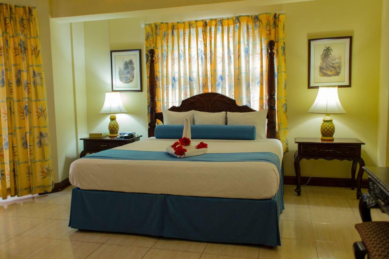 Seagarden Beach Resort Teluk Montego Bagian luar foto