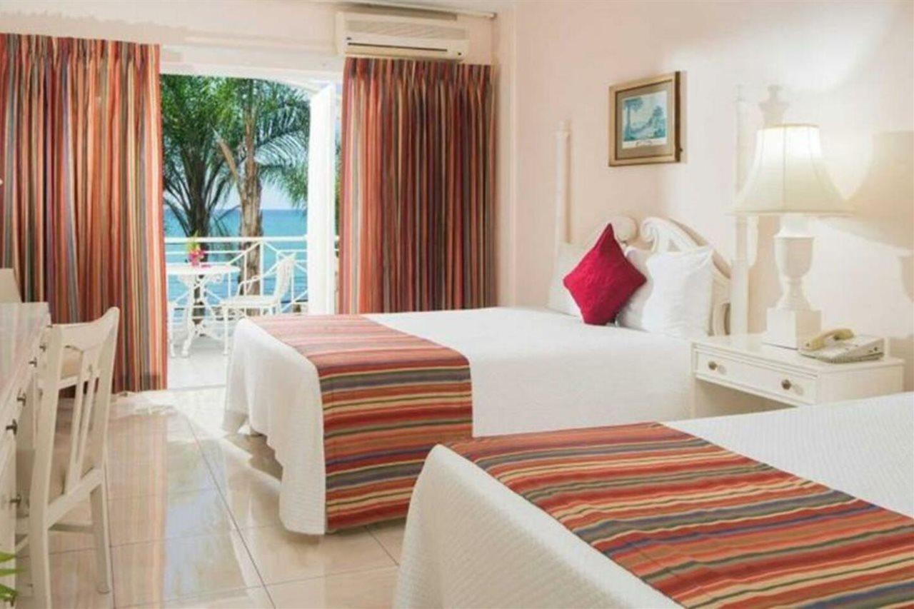 Seagarden Beach Resort Teluk Montego Bagian luar foto